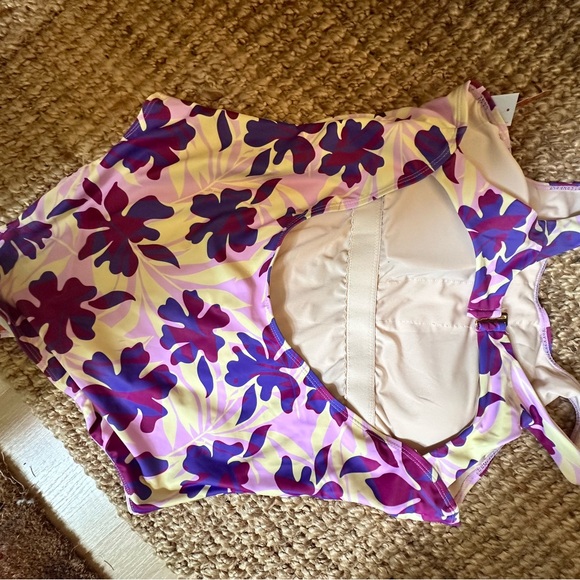 Never worn swimsuit - Picture 2 of 3